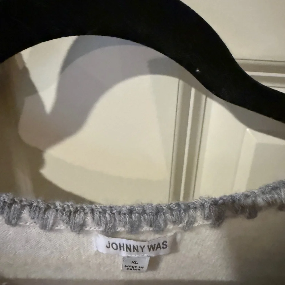 Johnny Was Cream V-Neck Whipstitch Cashmere Sweater with Blue and Red Embroidery - Picture 2 of 9